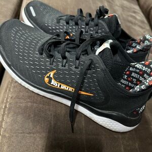 Nike Free RN Running Shoe black with just do it swoosh & lining Men’s Size 10.5